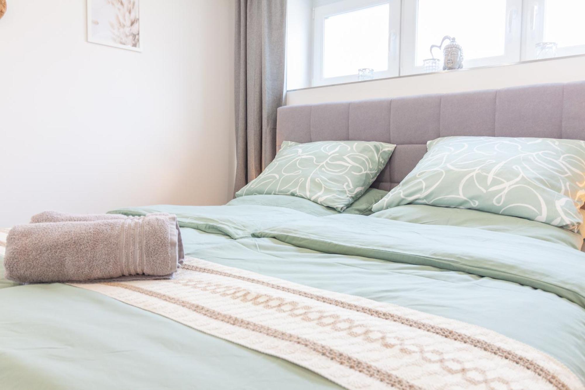Apartment Njoy! Relax & Sunny - Panorama Therme - Terrasse - Perfekt Fuer Business & *